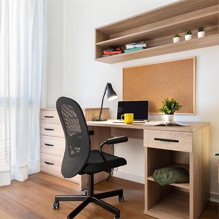 Micampus Armendariz Student Residence Sevilla Bagian luar foto