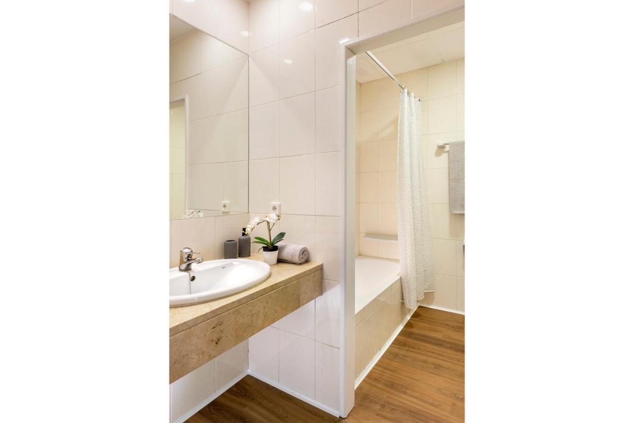 Micampus Armendariz Student Residence Sevilla Bagian luar foto