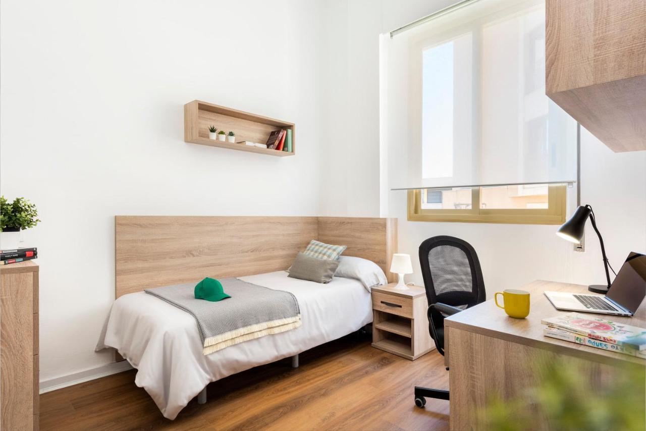 Micampus Armendariz Student Residence Sevilla Bagian luar foto