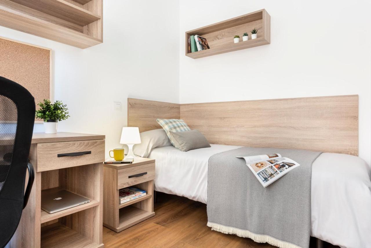Micampus Armendariz Student Residence Sevilla Bagian luar foto