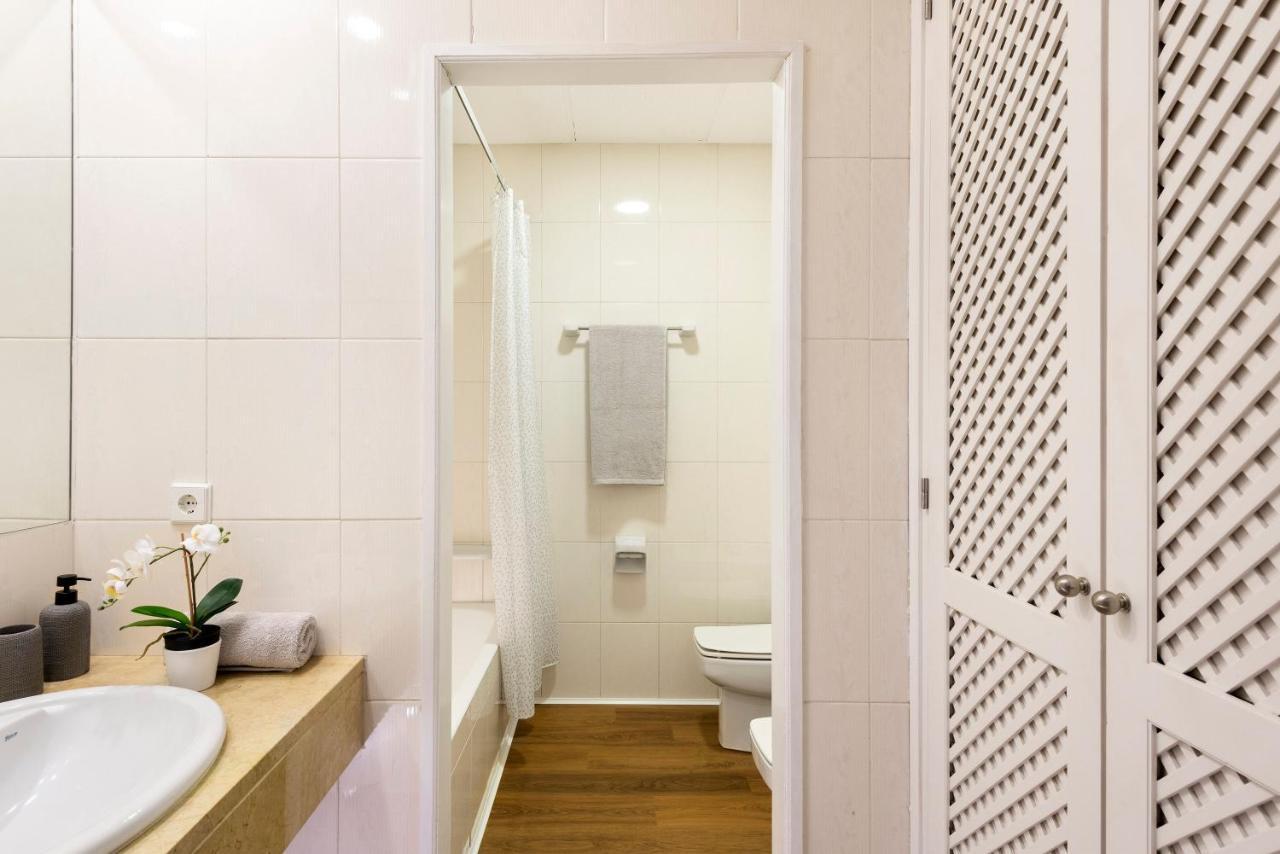 Micampus Armendariz Student Residence Sevilla Bagian luar foto